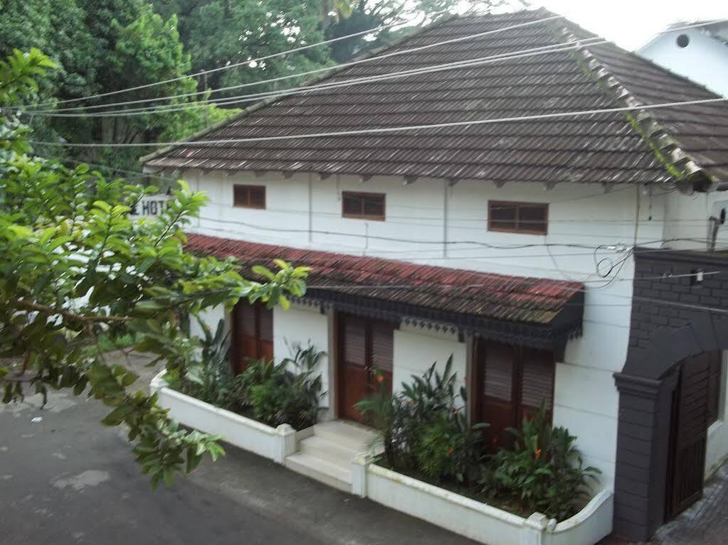 Oyo Home 63551 Pleasant Stay Near Fort Kochi Beach Екстериор снимка